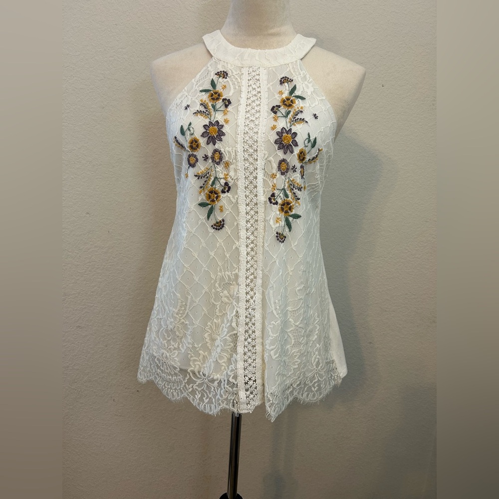 Blue Rain White Lace Top with Floral‎ Embroidery Halter Neck Size Medium